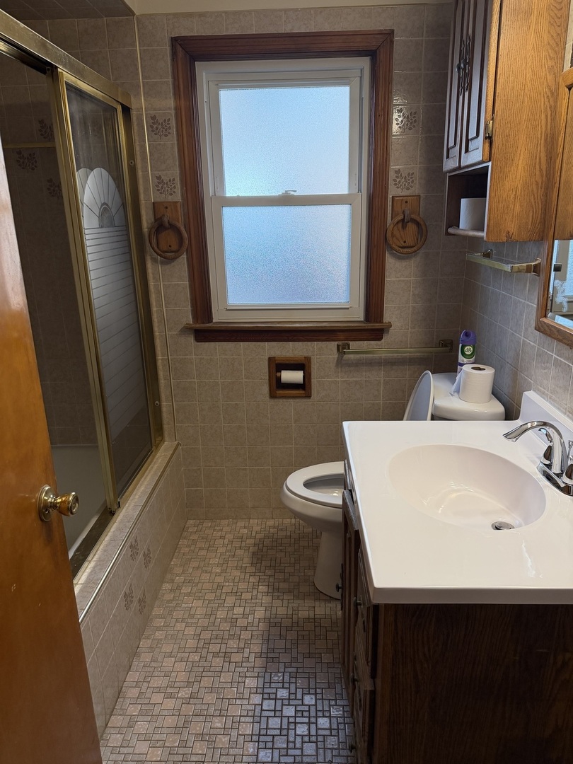 10210 S Rhodes Avenue, Chicago, IL 60628