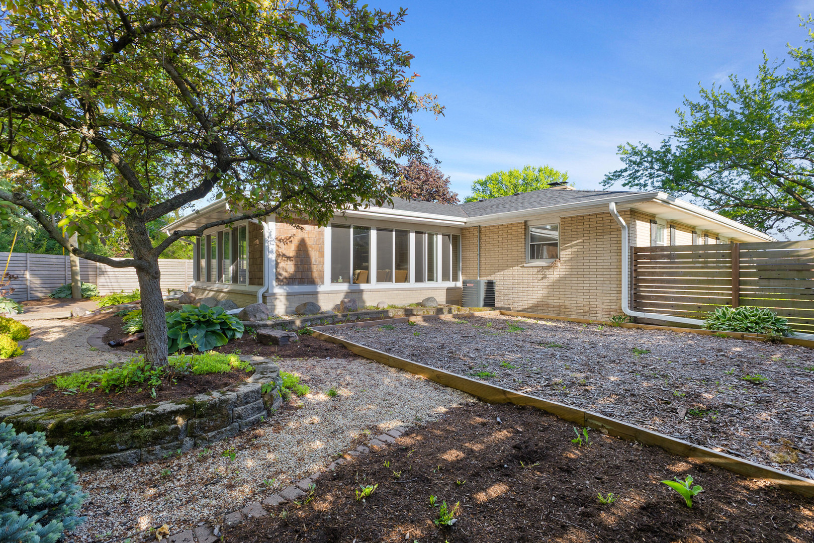 415 Maplewood Drive, Sycamore, IL 60178