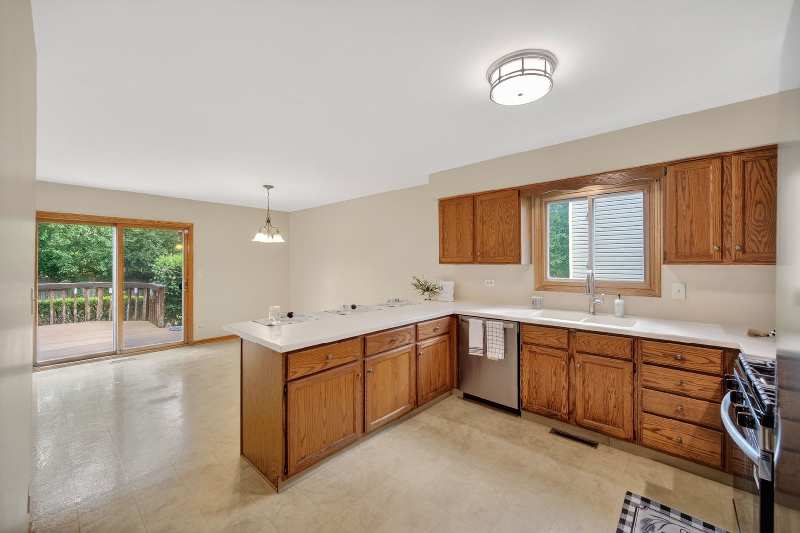 S075 Pleasant Hill Road, Wheaton, IL 60187