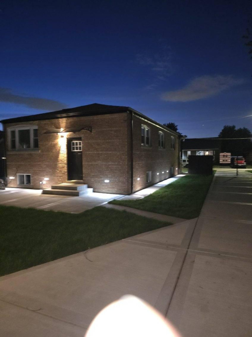5733 W 83rd Place, Burbank, IL 60459