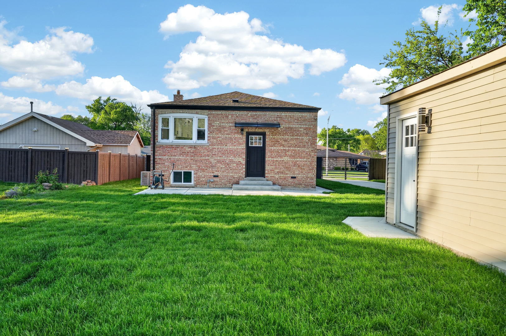 5733 W 83rd Place, Burbank, IL 60459
