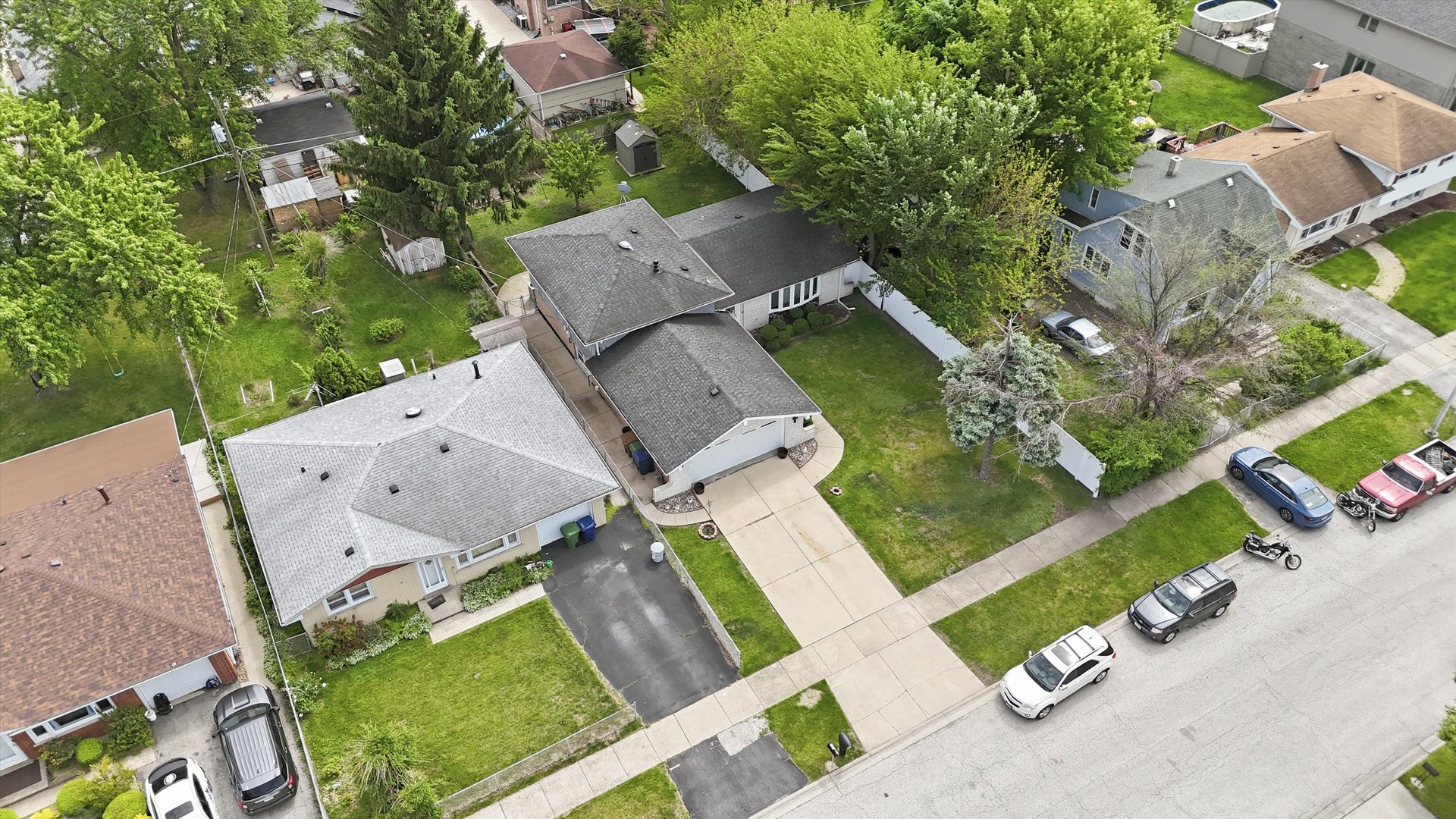 5815 W 87th Place, Oak Lawn, IL 60453