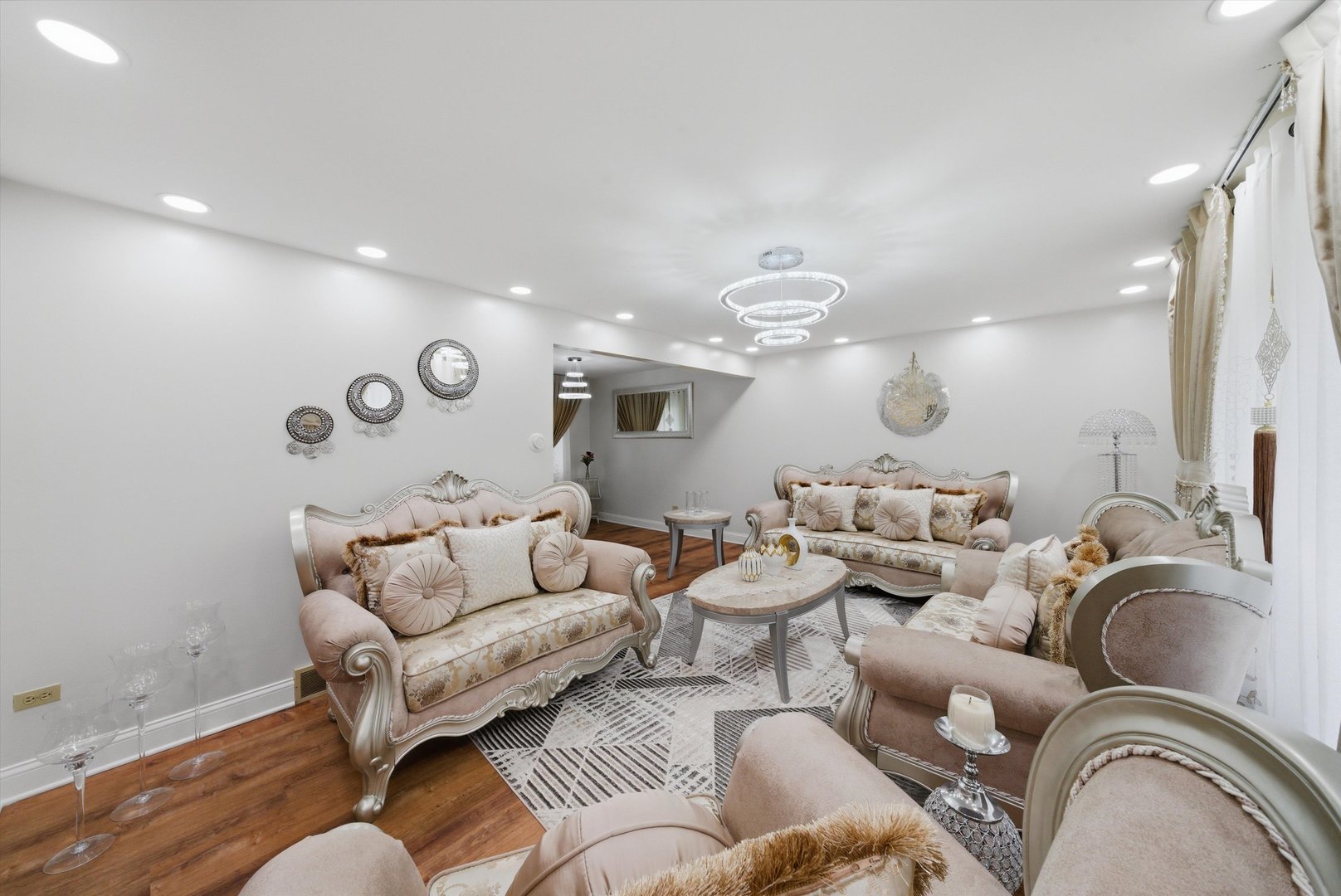 5815 W 87th Place, Oak Lawn, IL 60453
