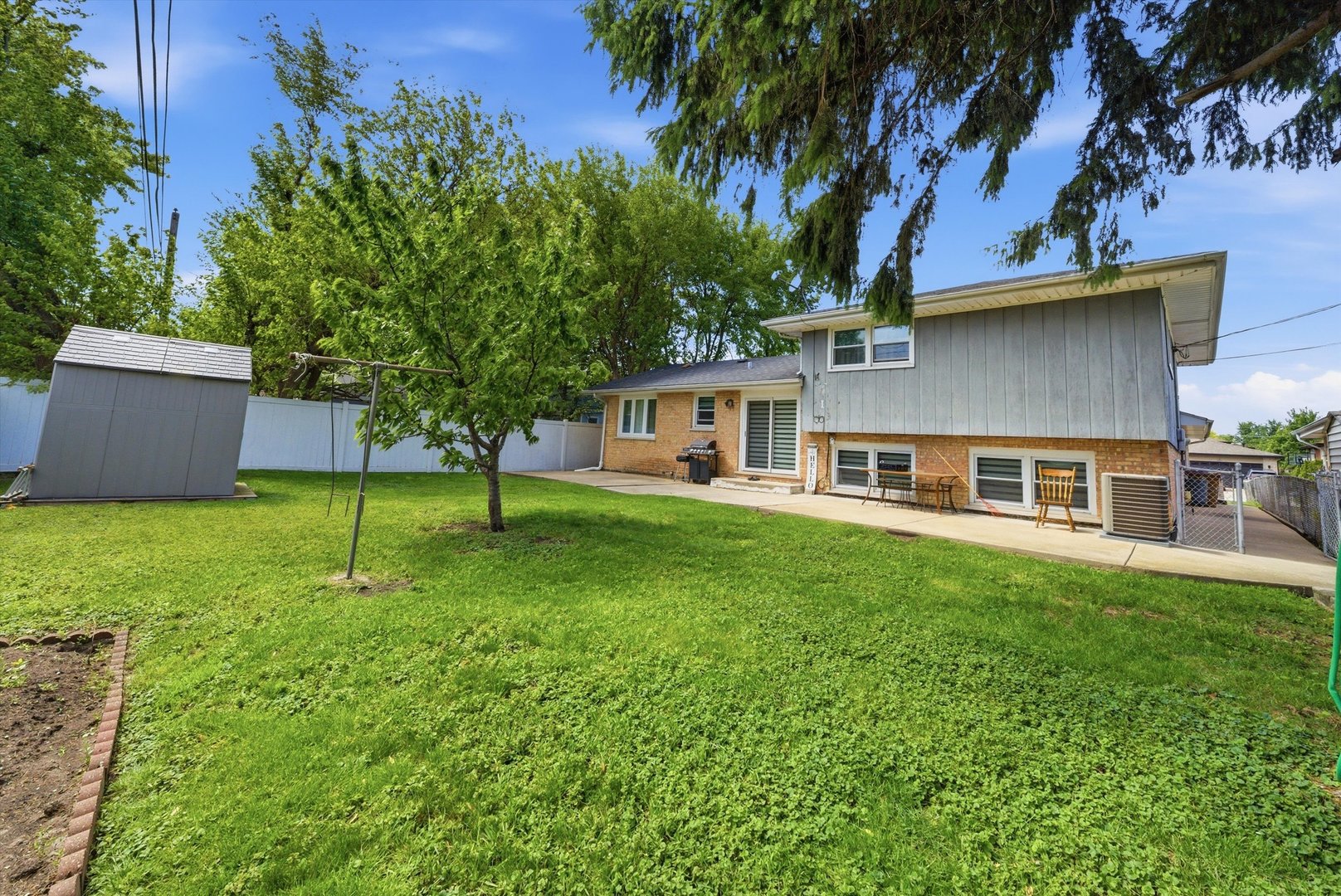5815 W 87th Place, Oak Lawn, IL 60453
