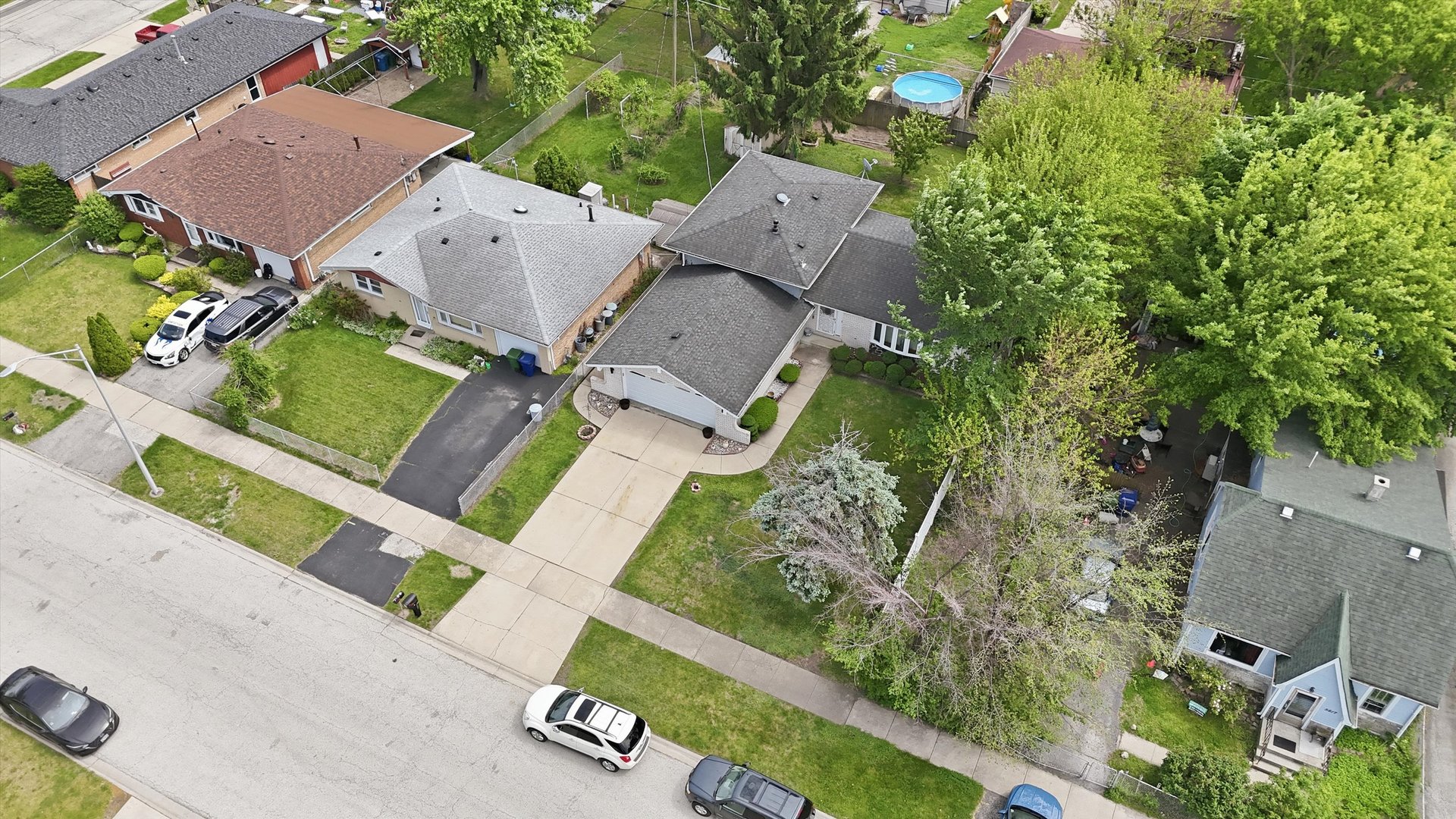 5815 W 87th Place, Oak Lawn, IL 60453