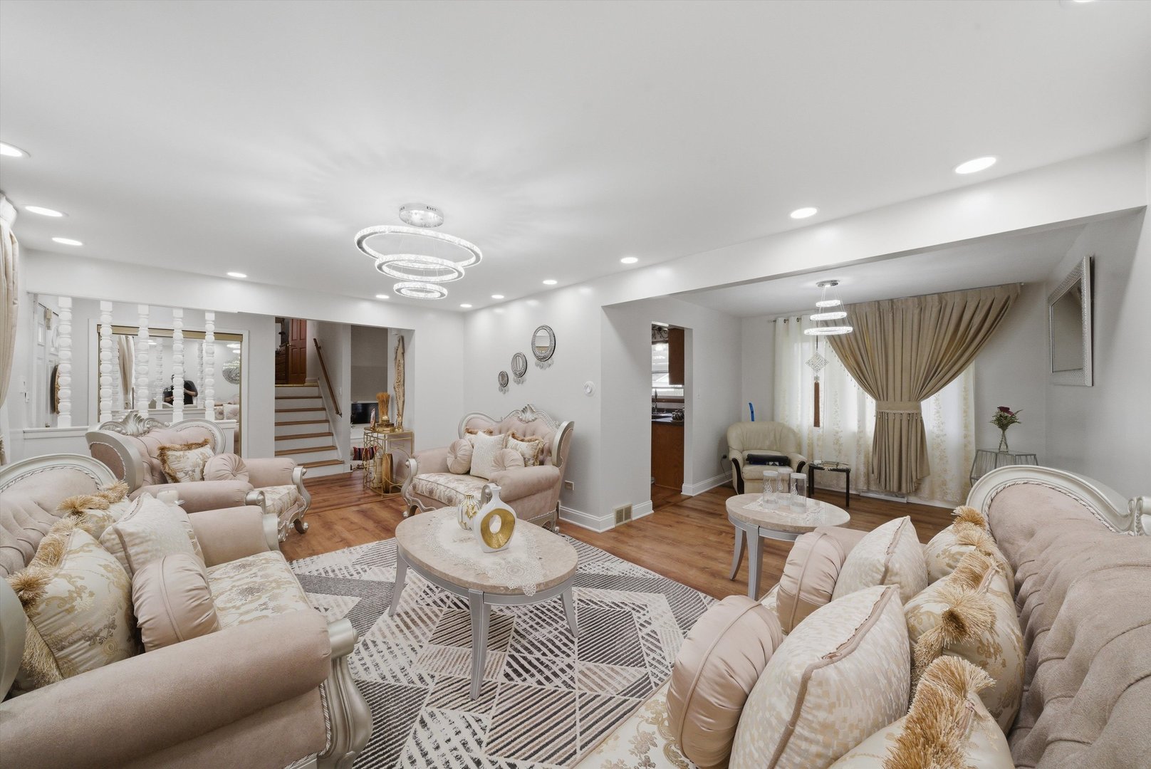 5815 W 87th Place, Oak Lawn, IL 60453