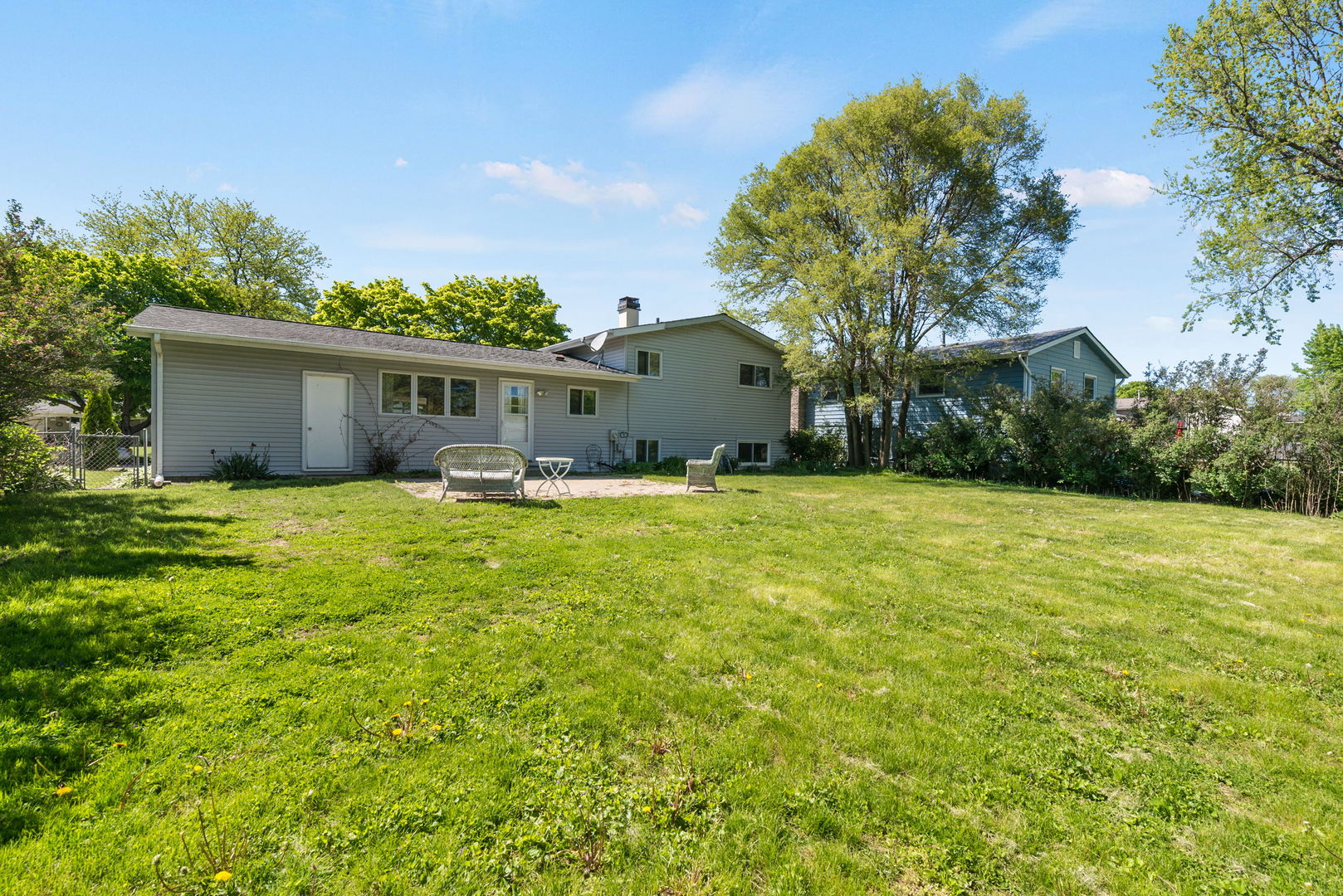 945 Nottingham Lane, Crystal Lake, IL 60014