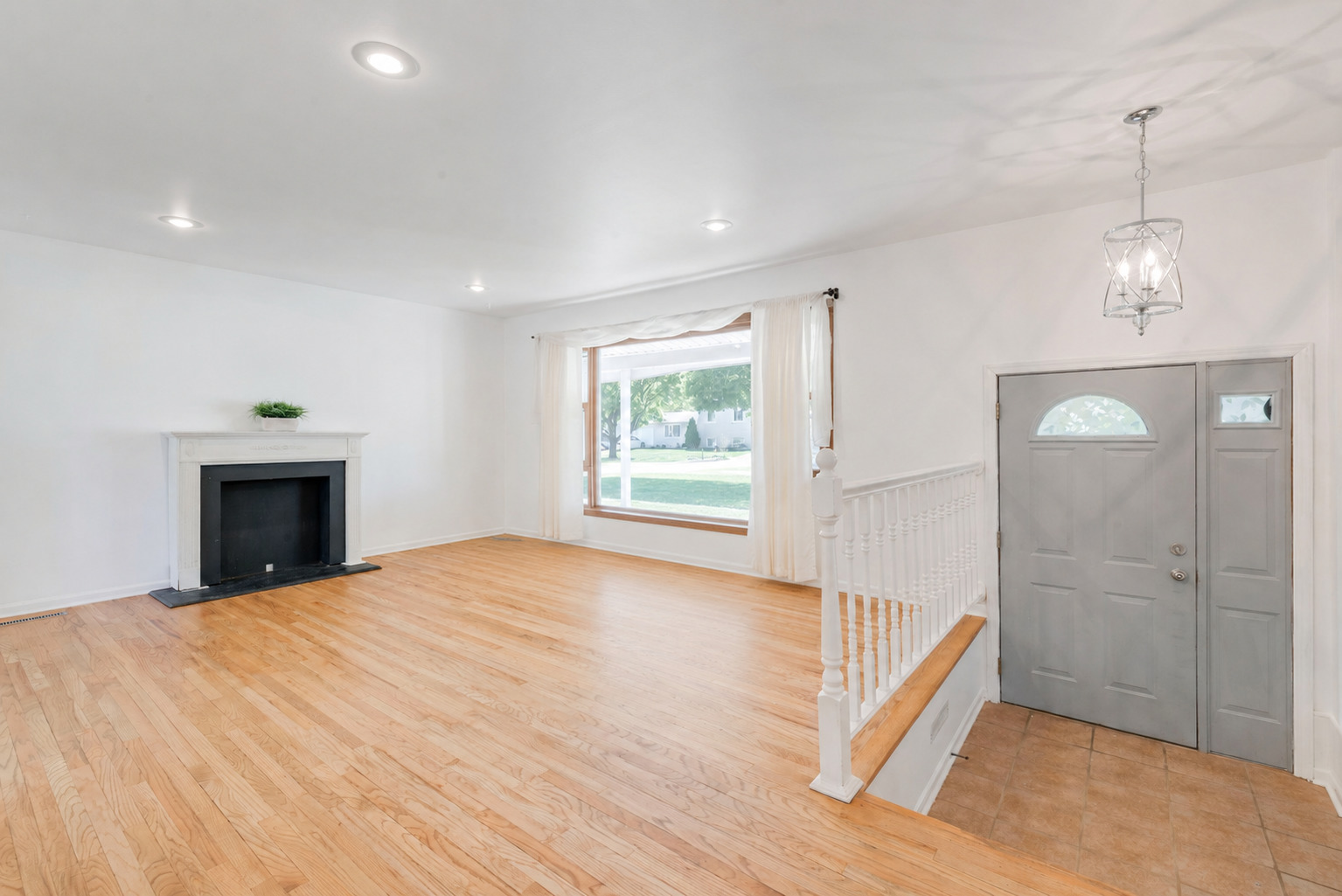 945 Nottingham Lane, Crystal Lake, IL 60014
