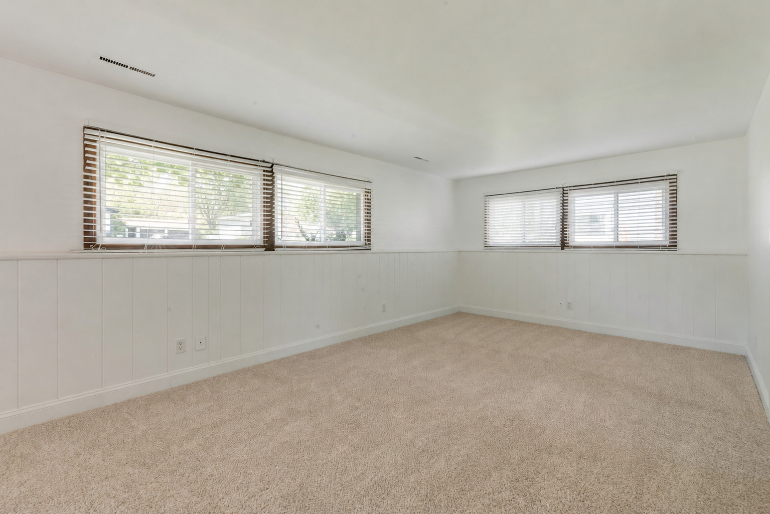 945 Nottingham Lane, Crystal Lake, IL 60014