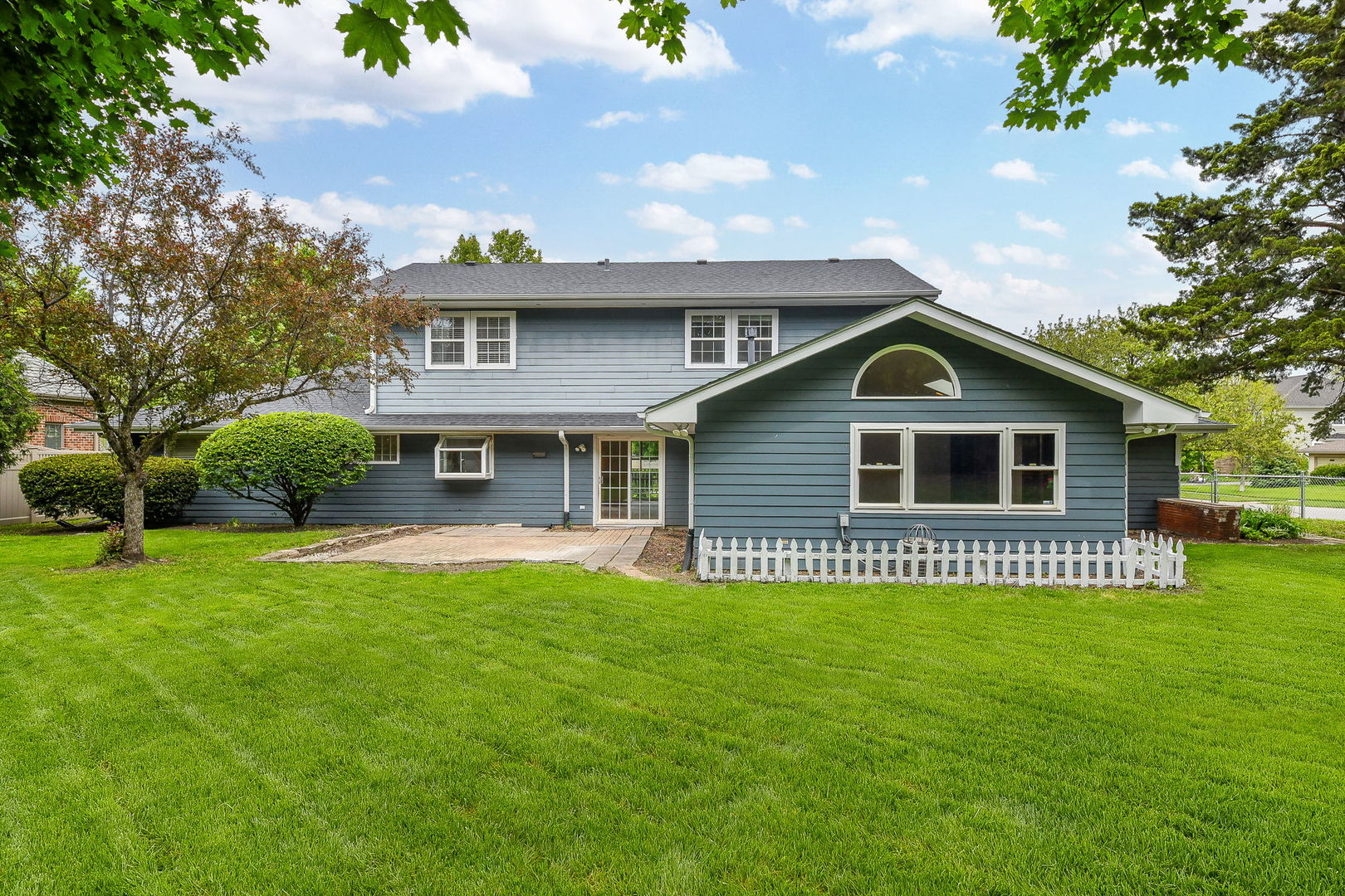 532 Ranch Road, Wheaton, IL 60187