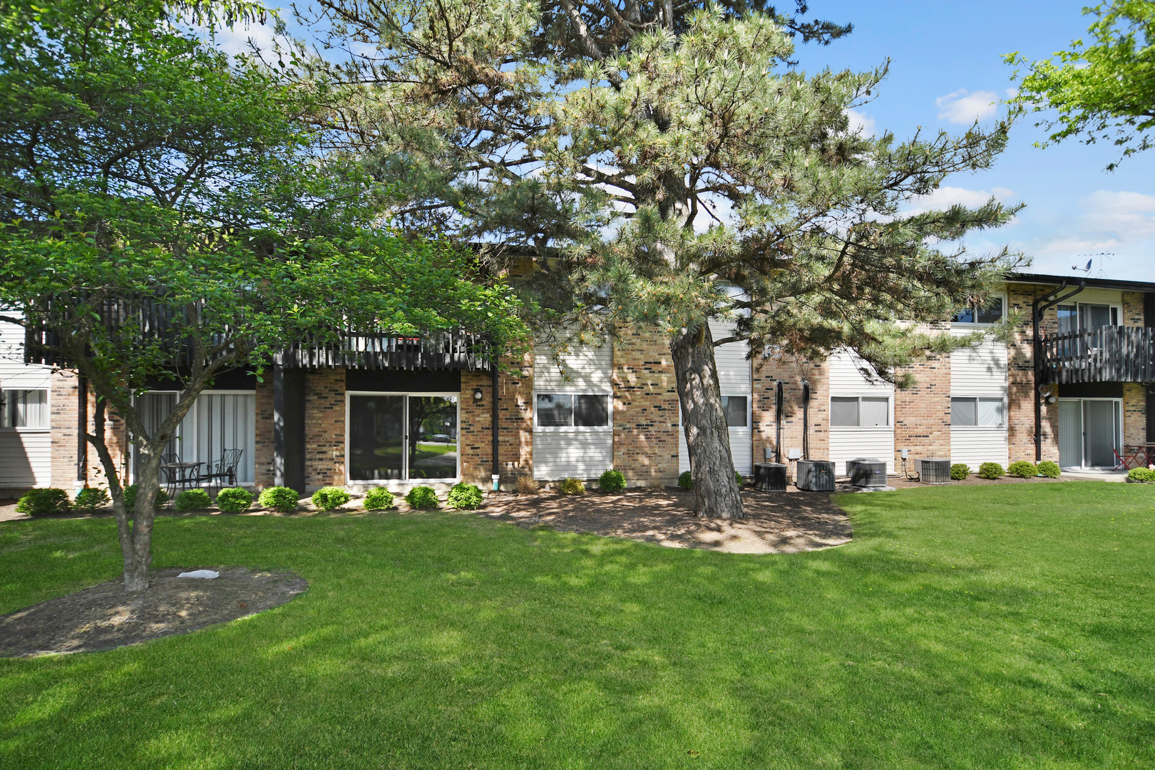 3A KINGERY QUARTER #103, Willowbrook, IL 60527