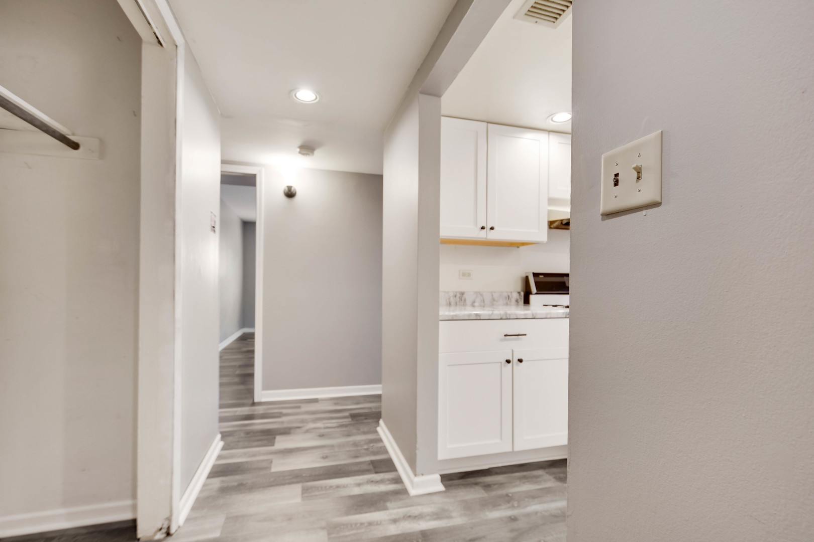 3A KINGERY QUARTER #103, Willowbrook, IL 60527