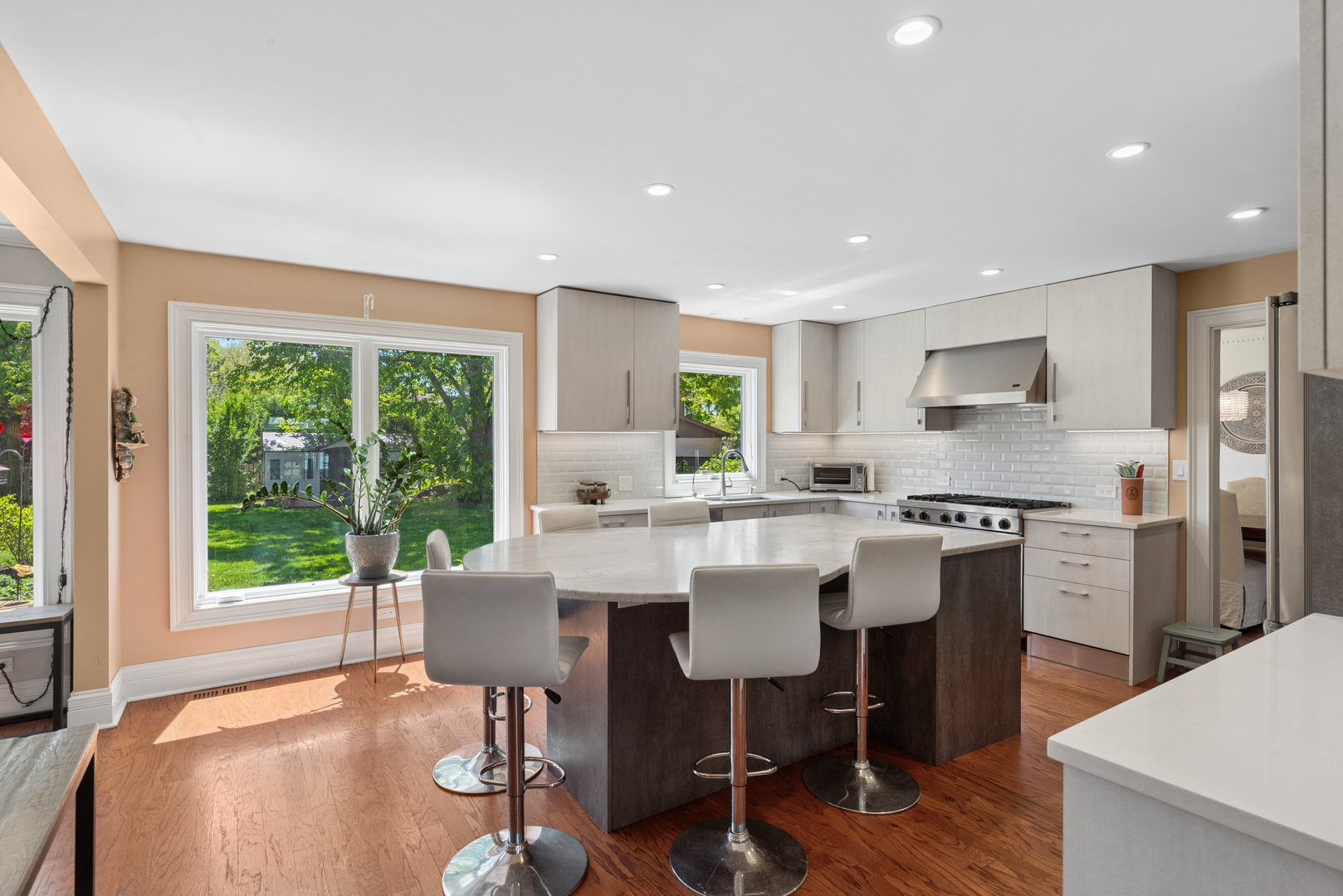 828 Woodleigh Avenue, Highland Park, IL 60035