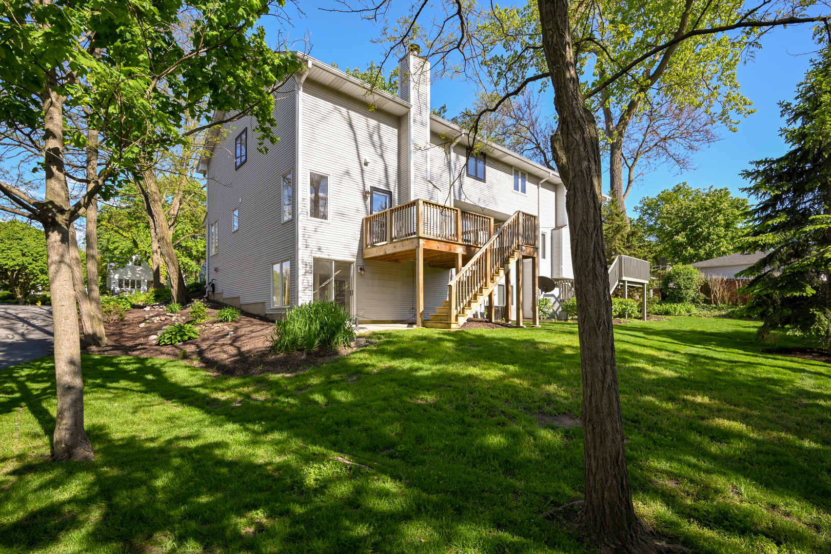 416 Lawrence Avenue, Glen Ellyn, IL 60137
