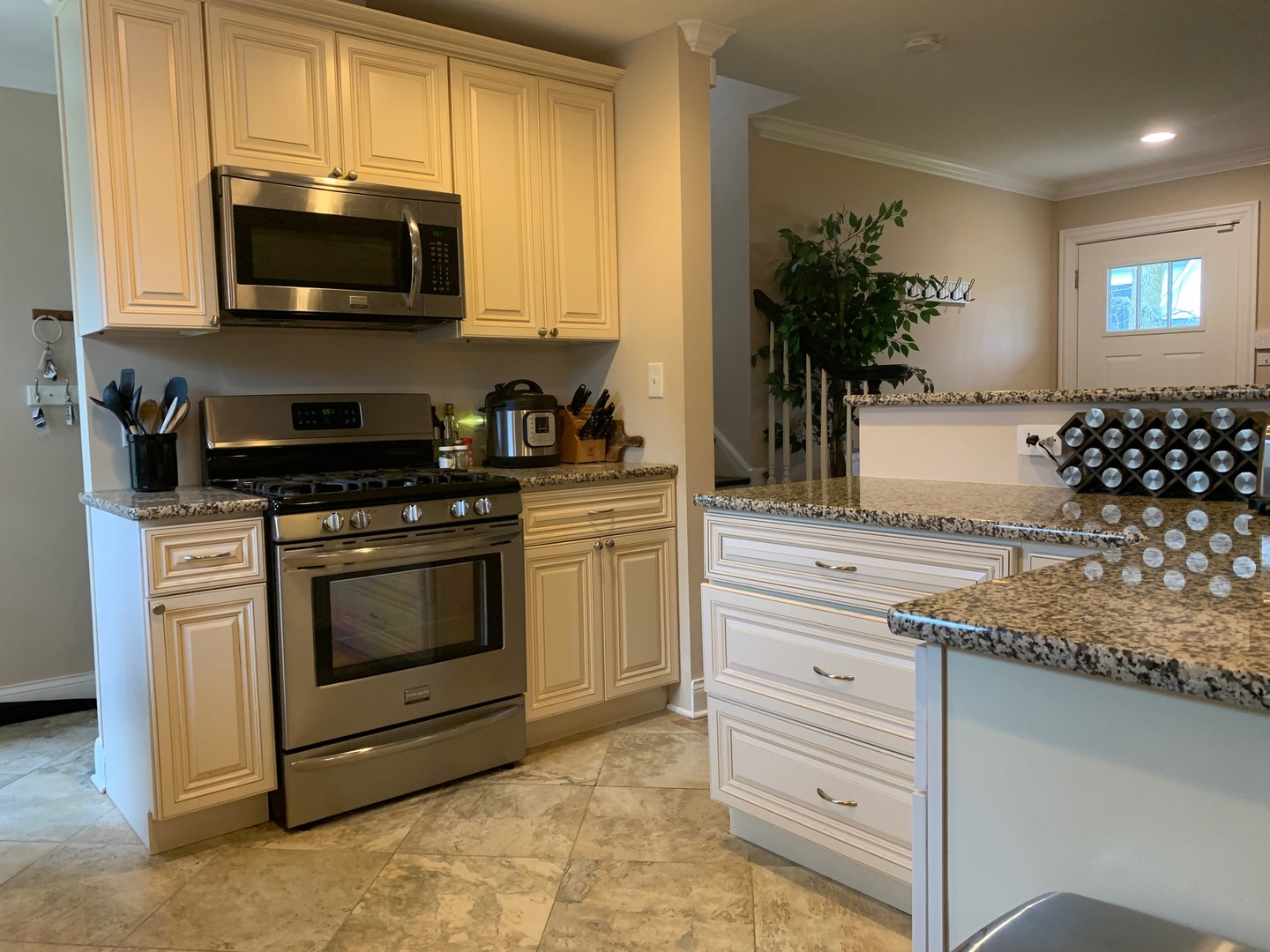 916 Lilac Lane, Naperville, IL 60540