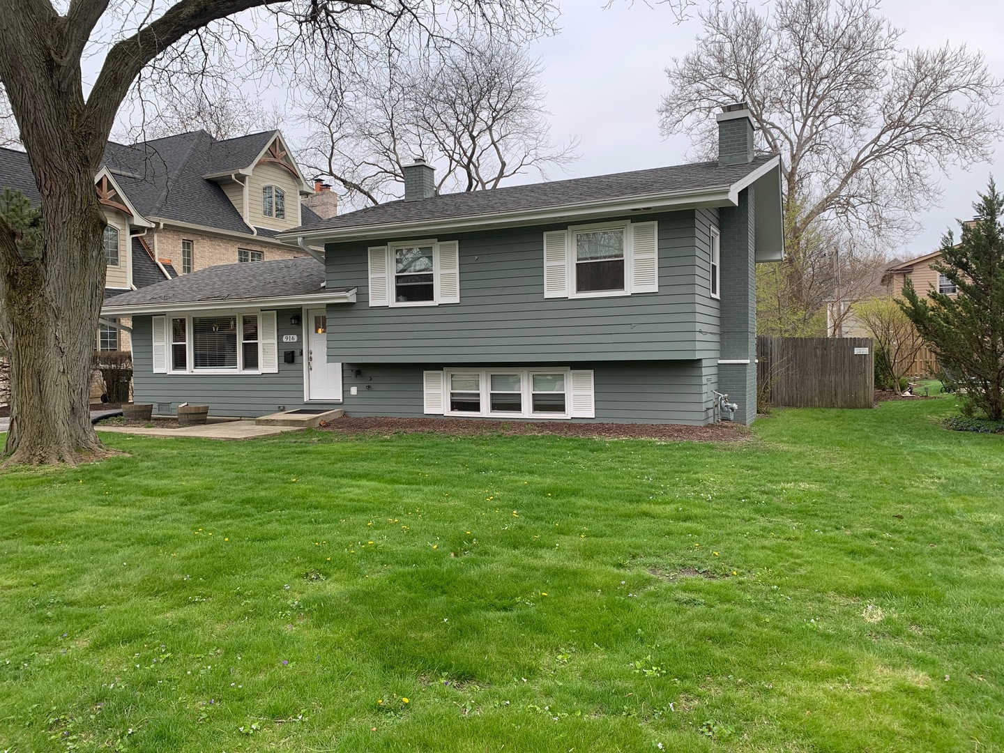 916 Lilac Lane, Naperville, IL 60540