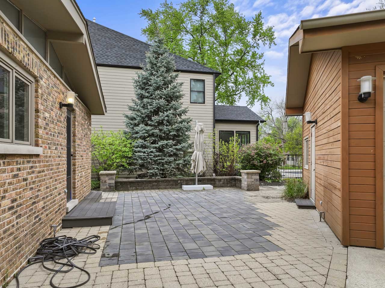 168 N Geneva Avenue, Elmhurst, IL 60126