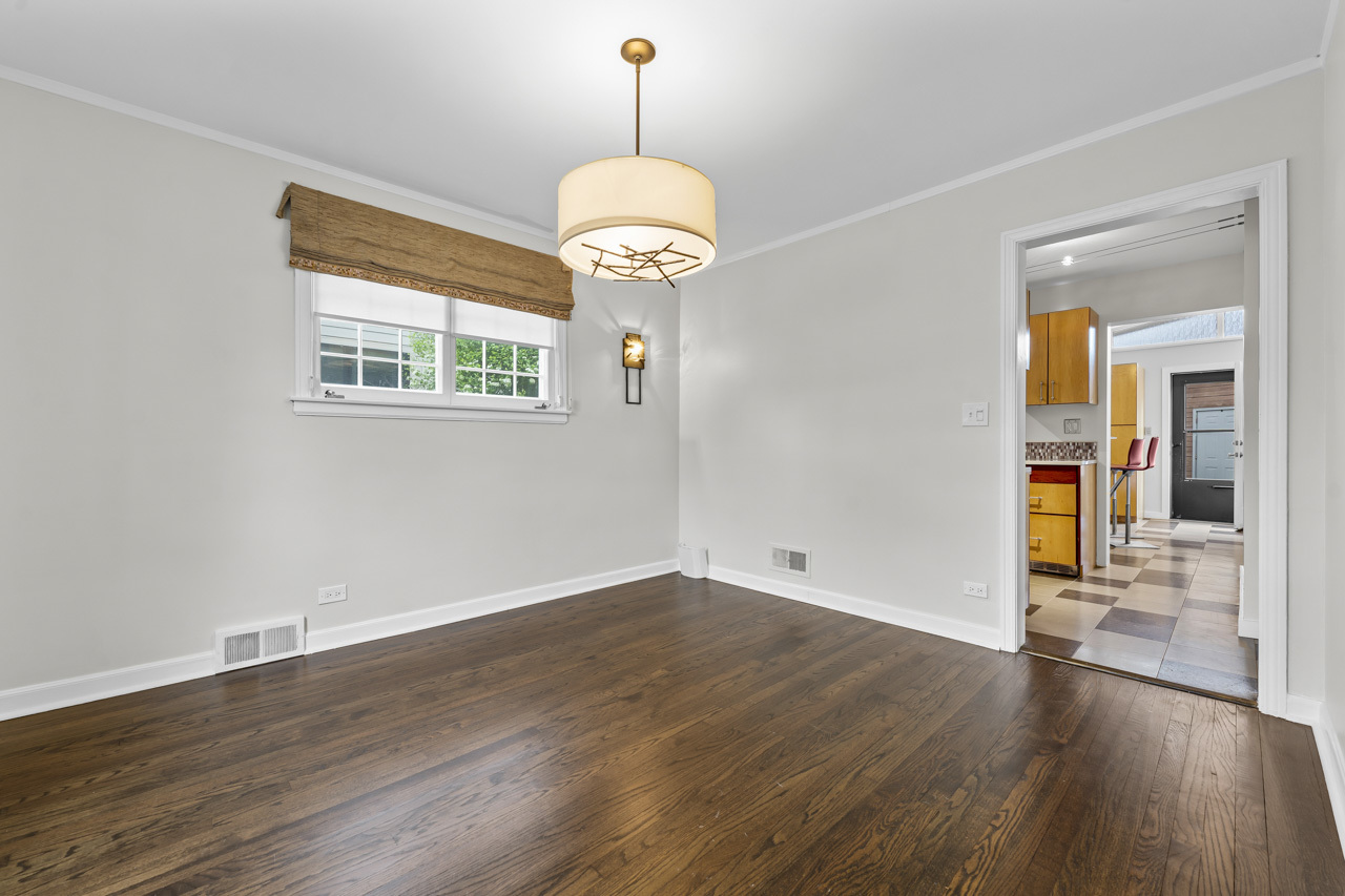 168 N Geneva Avenue, Elmhurst, IL 60126