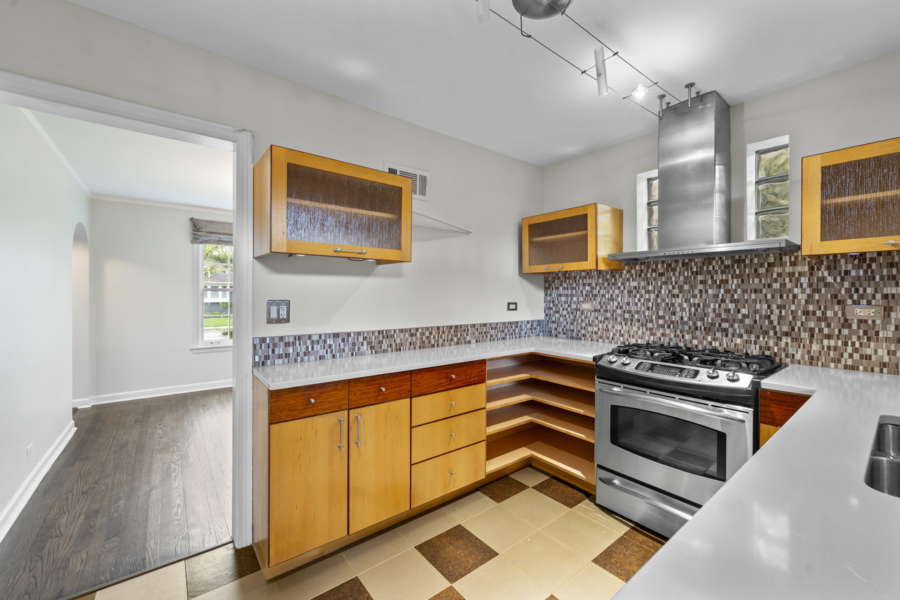 168 N Geneva Avenue, Elmhurst, IL 60126
