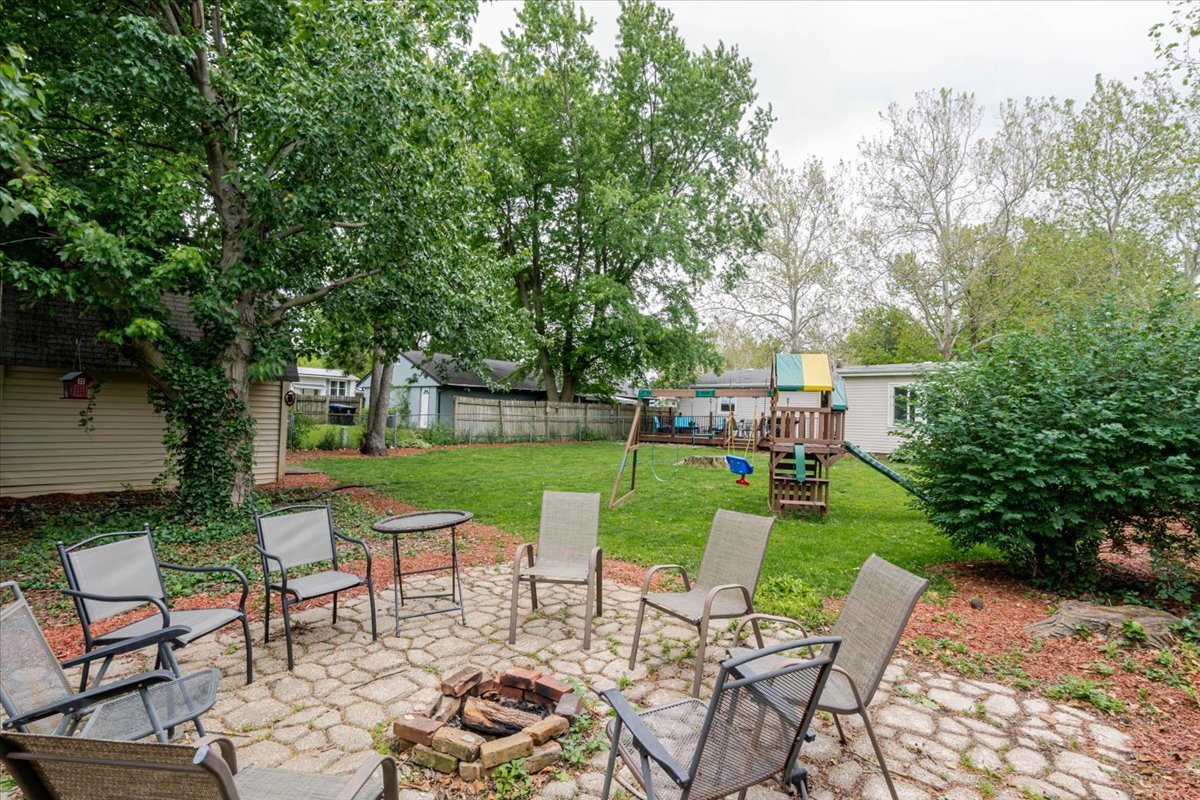 1714 Lawndale Way, Bloomington, IL 61704