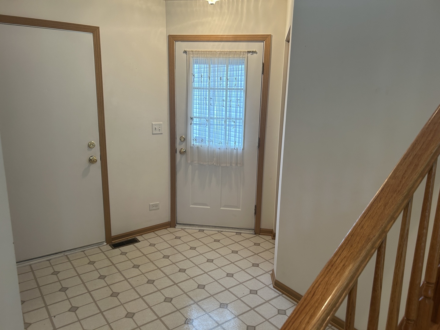 2482 Stoughton Circle, Aurora, IL 60502