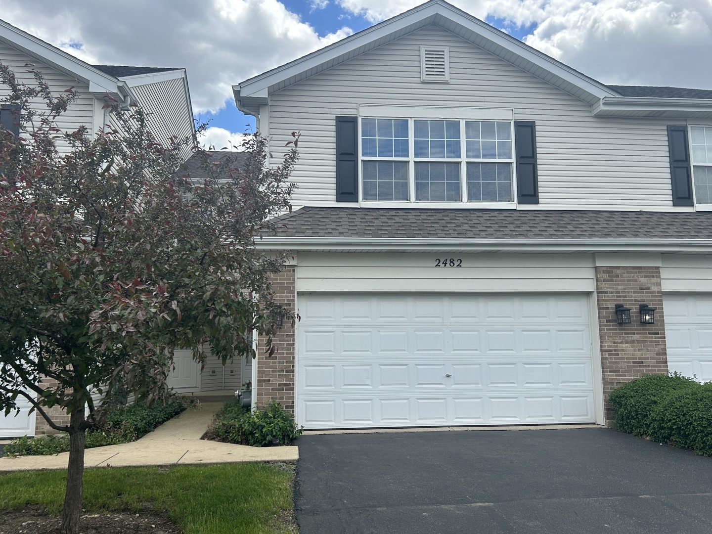 2482 Stoughton Circle, Aurora, IL 60502