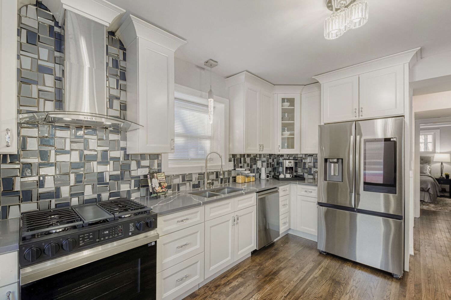 9001 S Claremont Avenue, Chicago, IL 60643