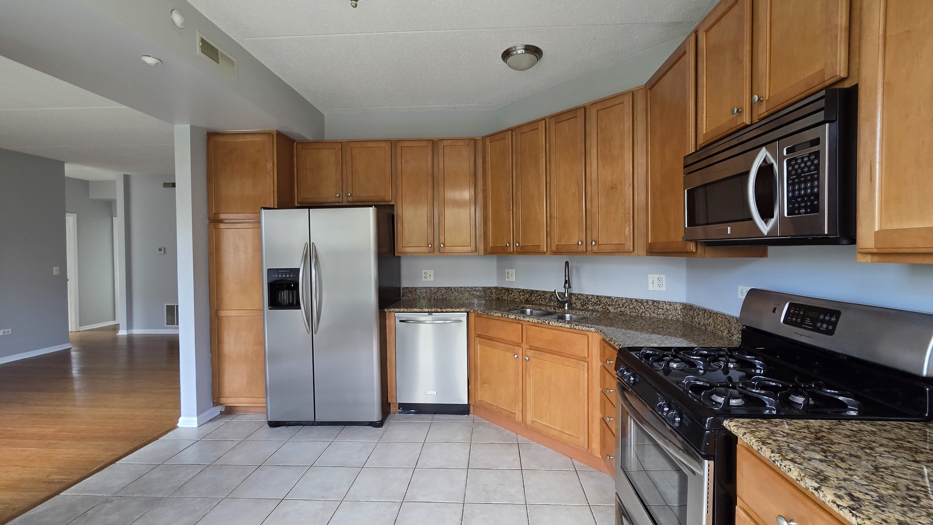 715 Astor Lane #401, Wheeling, IL 60090