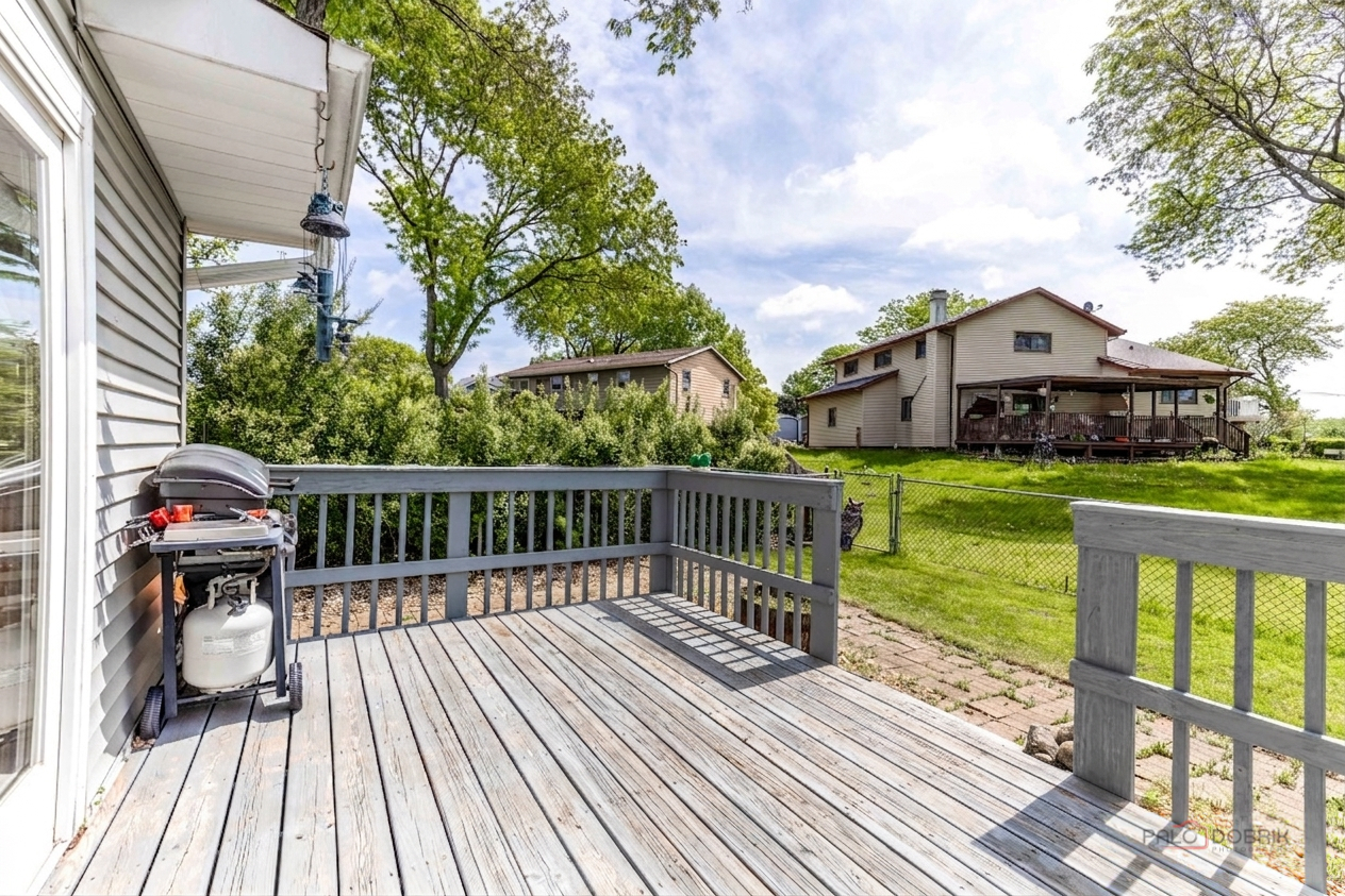 793 Santa Fe Court, Carol Stream, IL 60188
