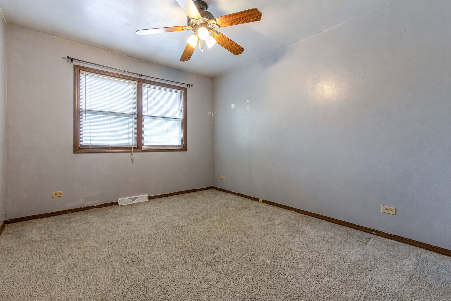 793 Santa Fe Court, Carol Stream, IL 60188