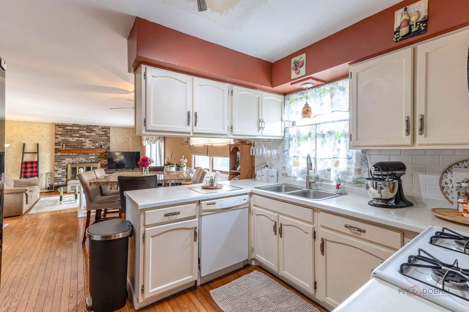 793 Santa Fe Court, Carol Stream, IL 60188