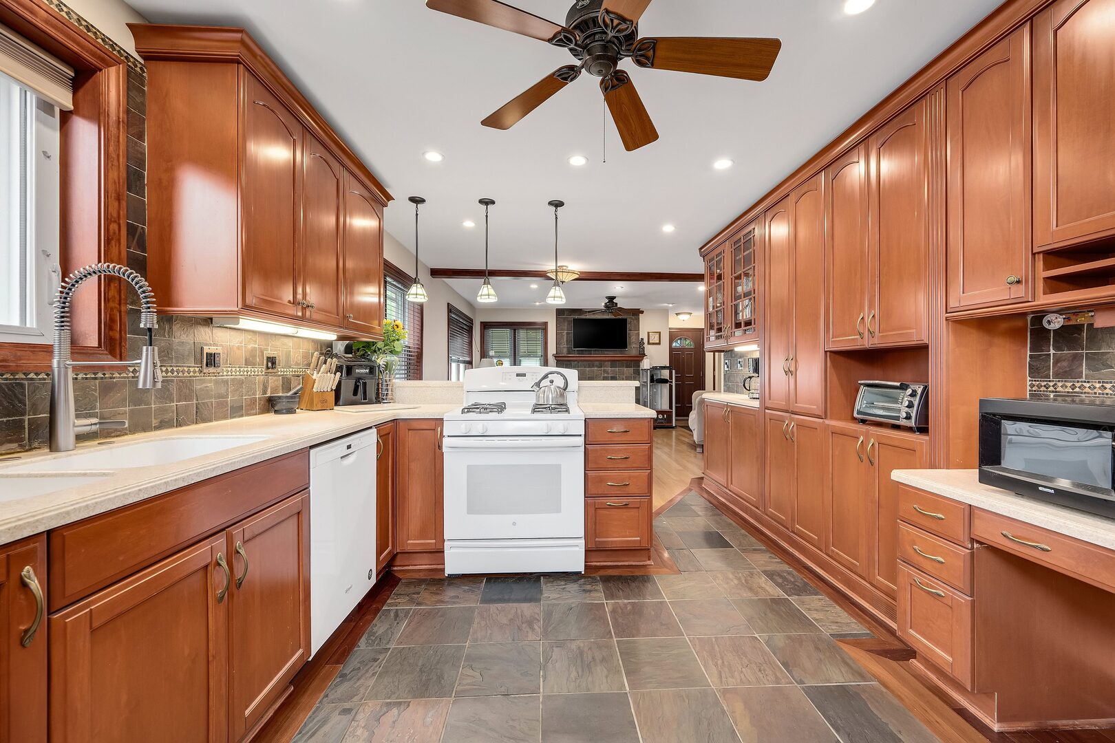 6217 S Mason Avenue, Chicago, IL 60638