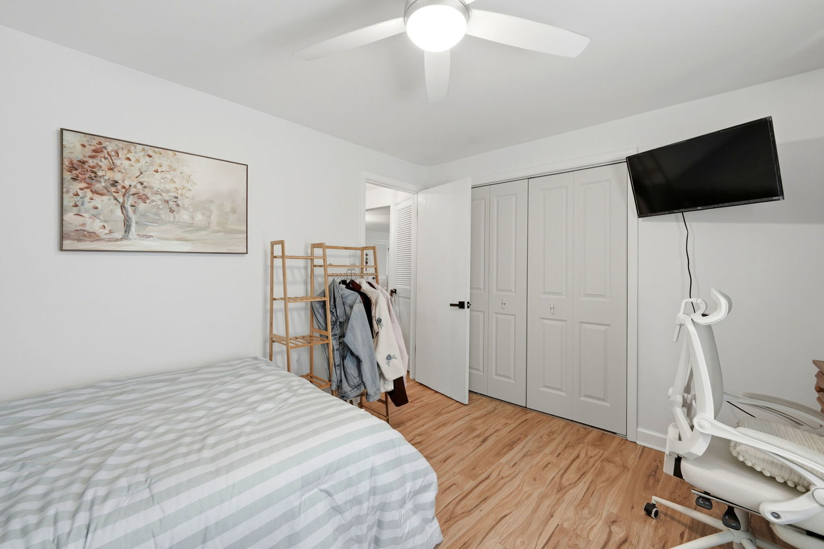 6535 N Northwest Highway #1F, Chicago, IL 60631