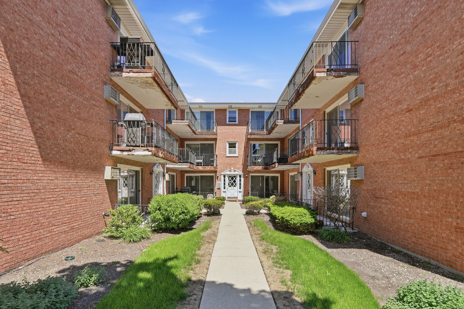 6535 N Northwest Highway #1F, Chicago, IL 60631