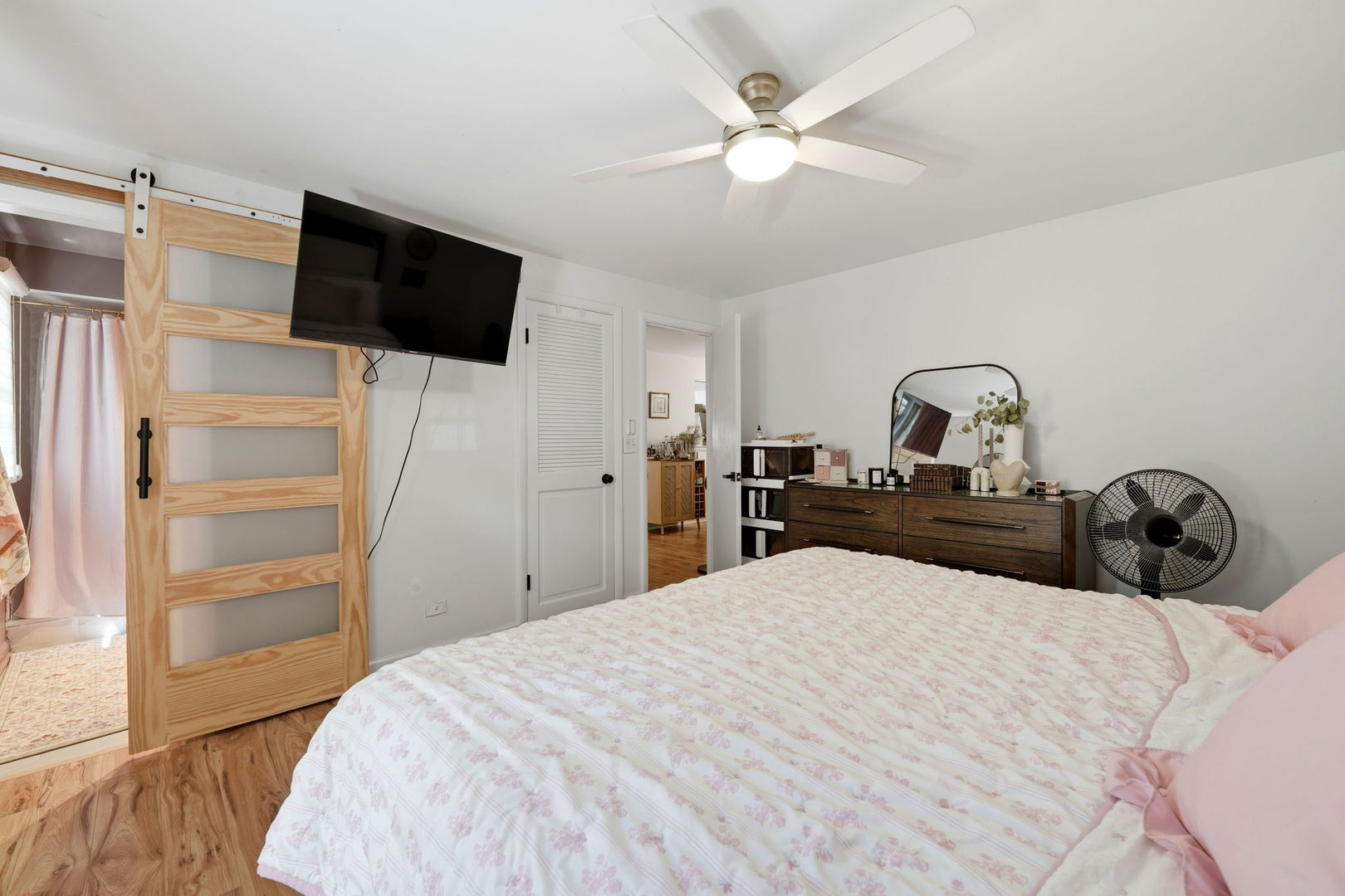 6535 N Northwest Highway #1F, Chicago, IL 60631