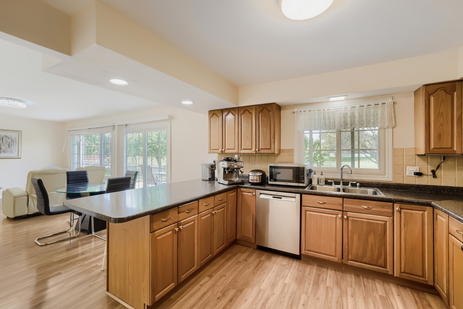 4092 Victoria Drive, Hoffman Estates, IL 60192