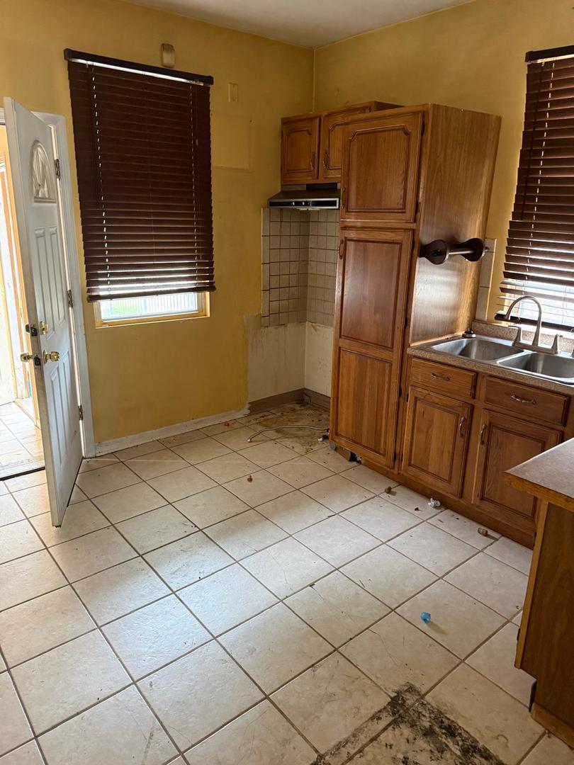 8148 S Blackstone Avenue, Chicago, IL 60619
