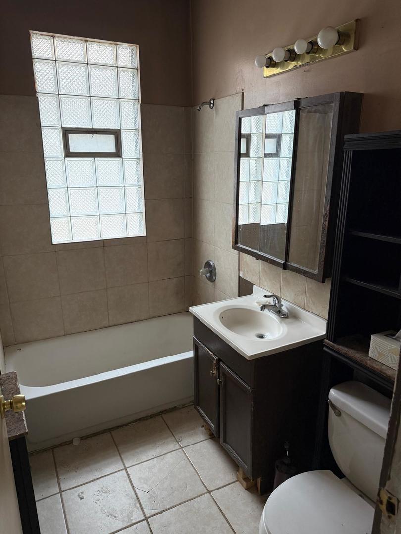 8148 S Blackstone Avenue, Chicago, IL 60619