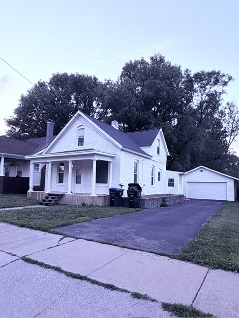 1005 W Taylor Street, Bloomington, IL 61701