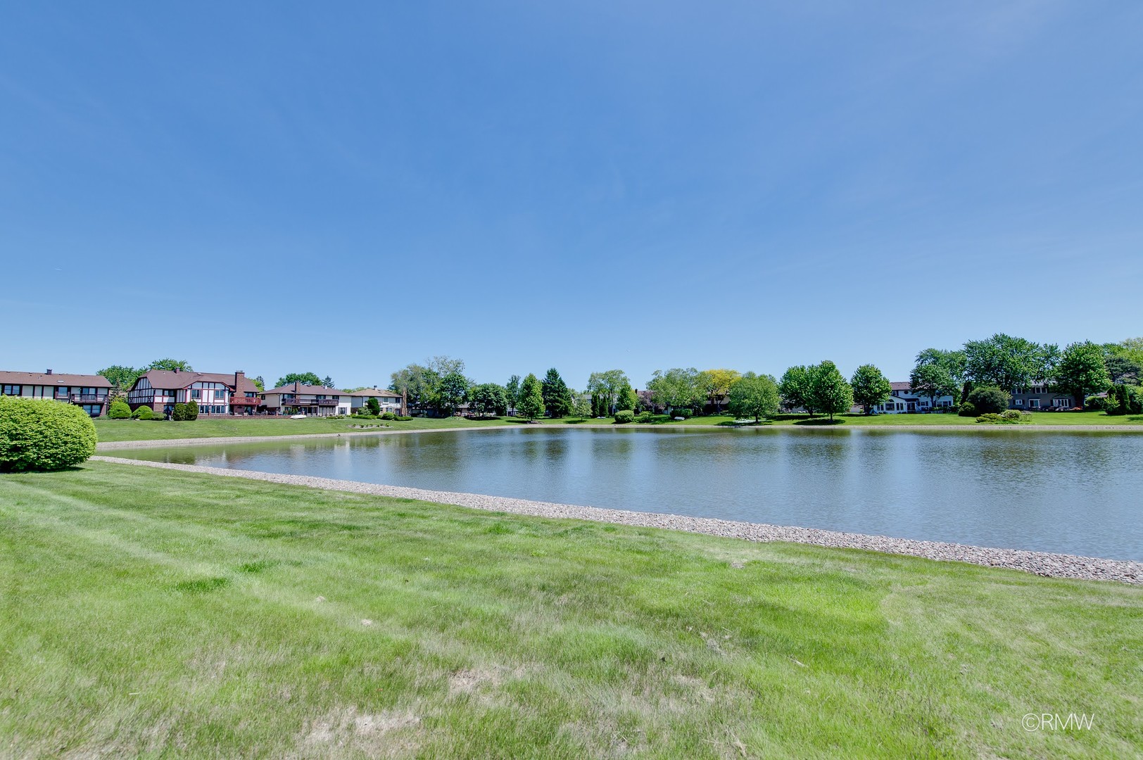 1245 Biscayne Drive, Elk Grove Village, IL 60007
