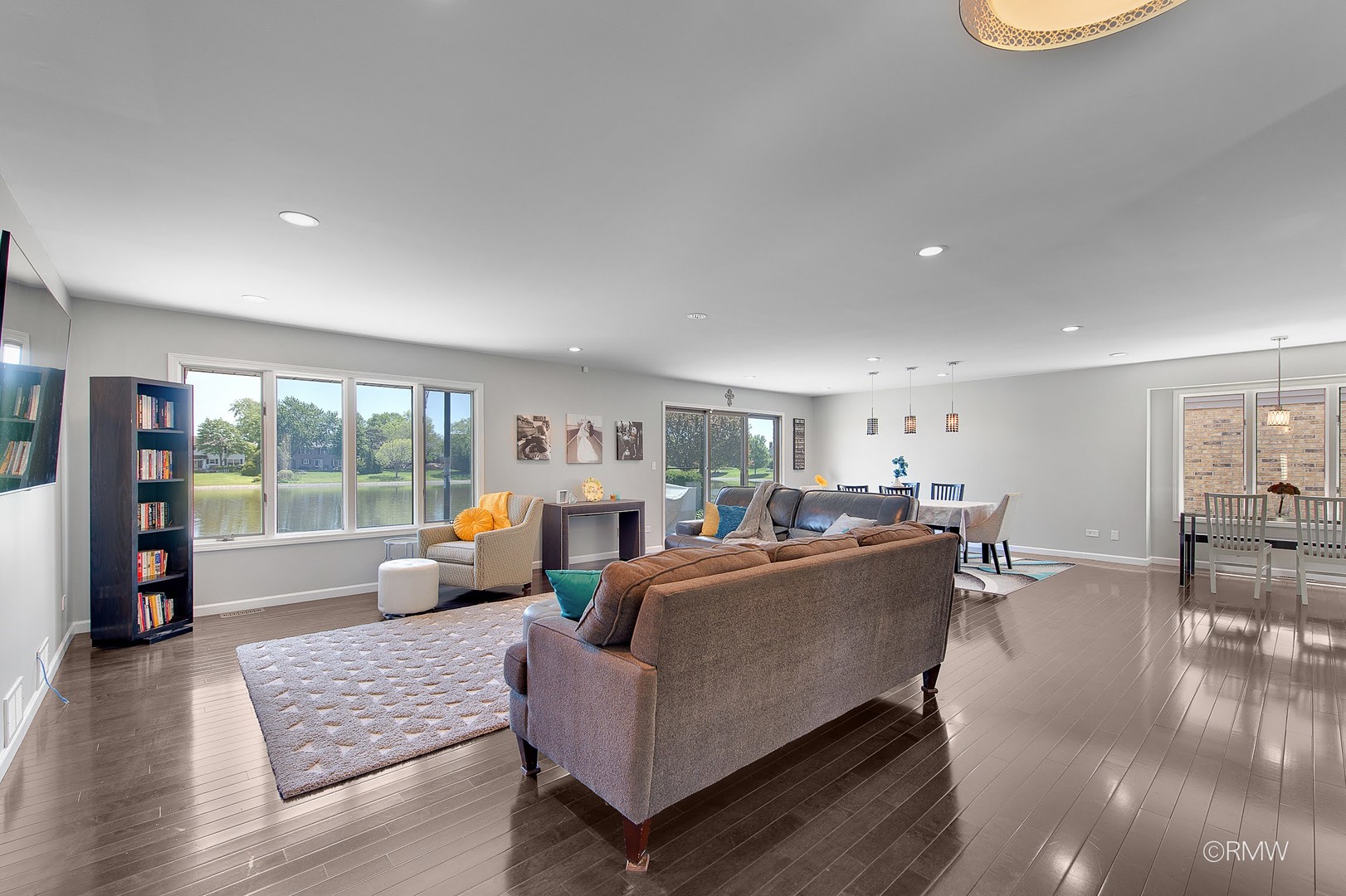 1245 Biscayne Drive, Elk Grove Village, IL 60007