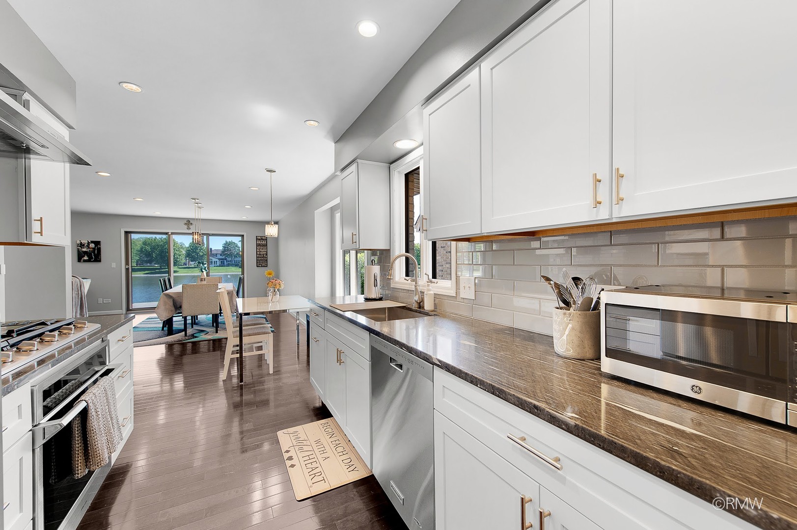 1245 Biscayne Drive, Elk Grove Village, IL 60007