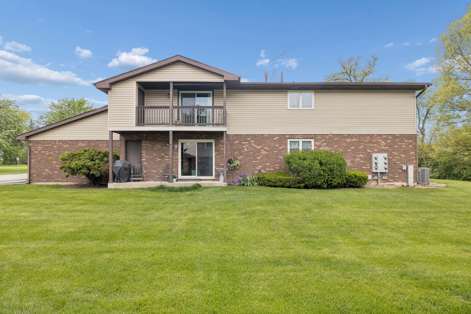 417 Manor Court #B, New Lenox, IL 60451