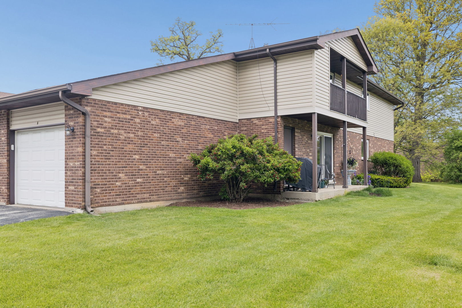 417 Manor Court #B, New Lenox, IL 60451