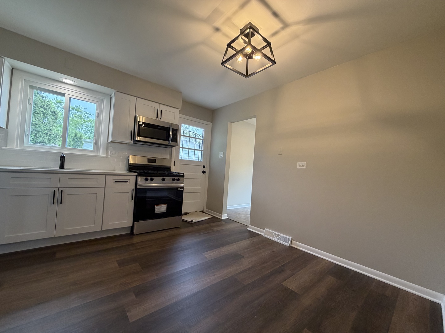 705 W Fitzhenry Court, Glenwood, IL 60425