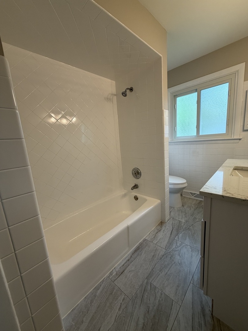 705 W Fitzhenry Court, Glenwood, IL 60425