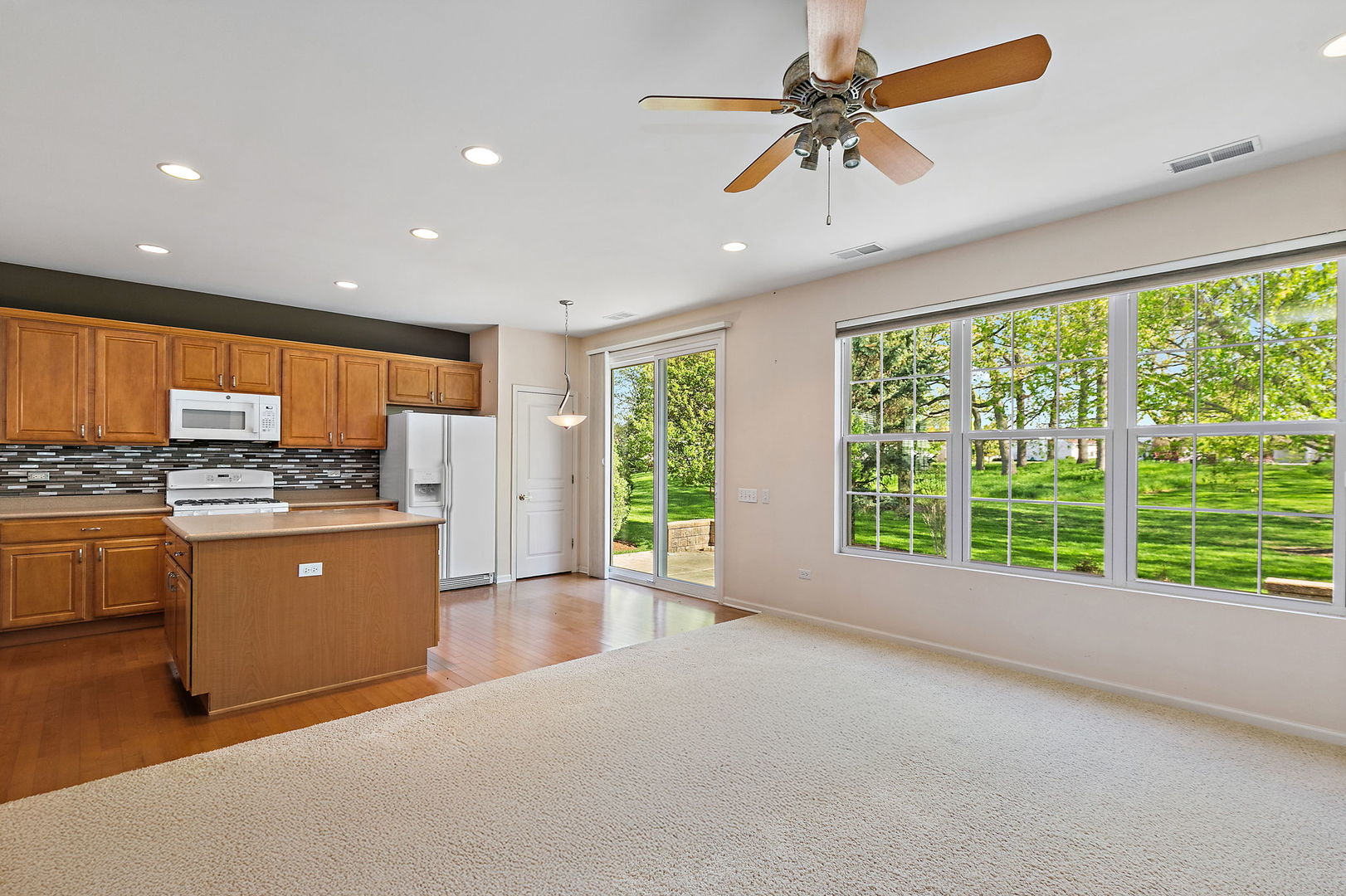 13761 Chestnut Lane, Huntley, IL 60142