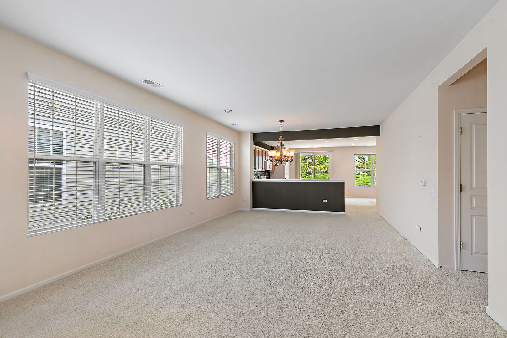 13761 Chestnut Lane, Huntley, IL 60142