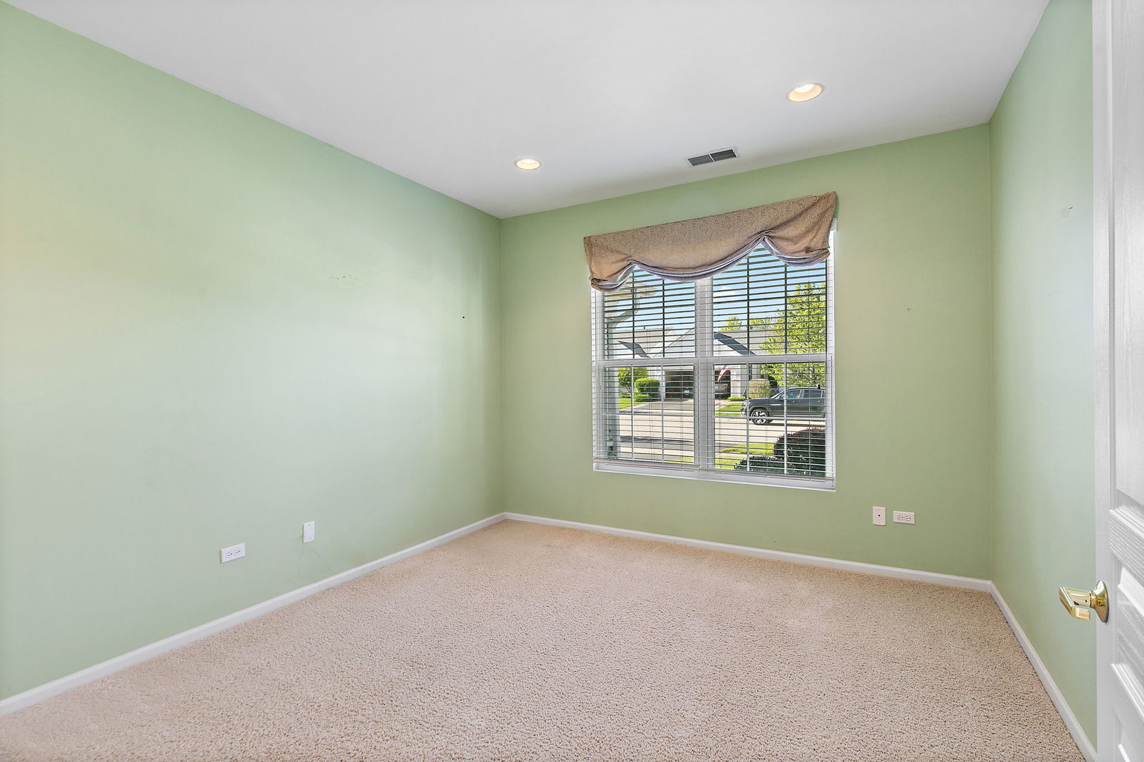 13761 Chestnut Lane, Huntley, IL 60142