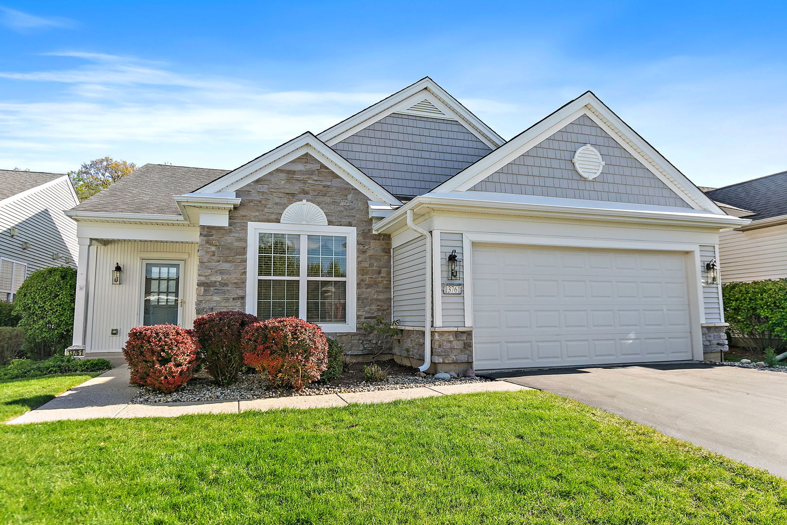 13761 Chestnut Lane, Huntley, IL 60142